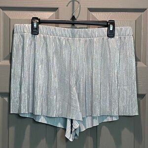 Victorias Secret Sleep Short SZ L Silver Pleats. Like New!